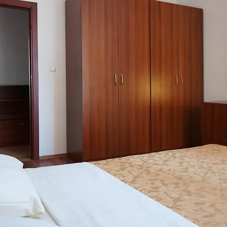 Apartcomplex In Viktorio 3 圣弗拉斯
